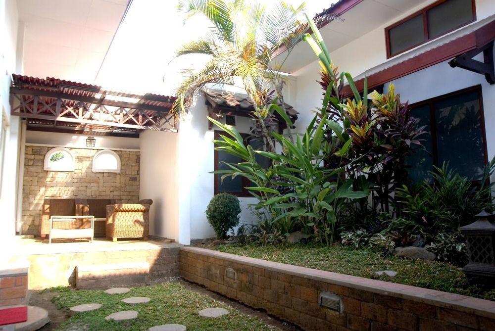 แฟมิลี โฮเต็ล กราเดีย 1 Hotel บาตู ภายนอก รูปภาพ